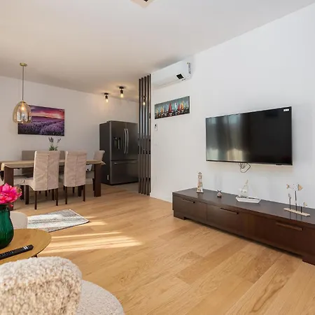 2 Bedroom Gorgeous In Zadar