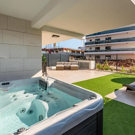 2 Bedroom Gorgeous In Apartment Zadar