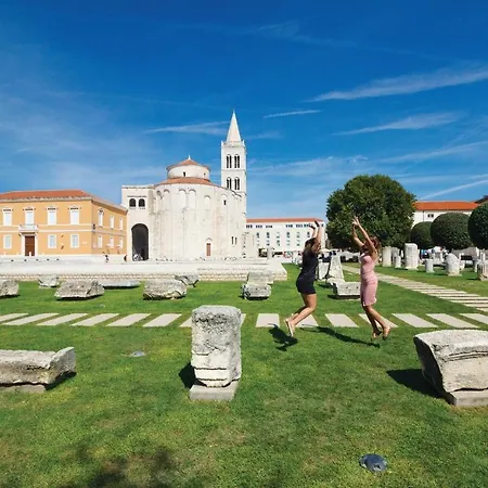 2 Bedroom Gorgeous In Appartement Zadar