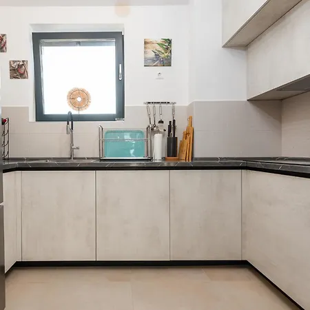 2 Bedroom Gorgeous In Appartement